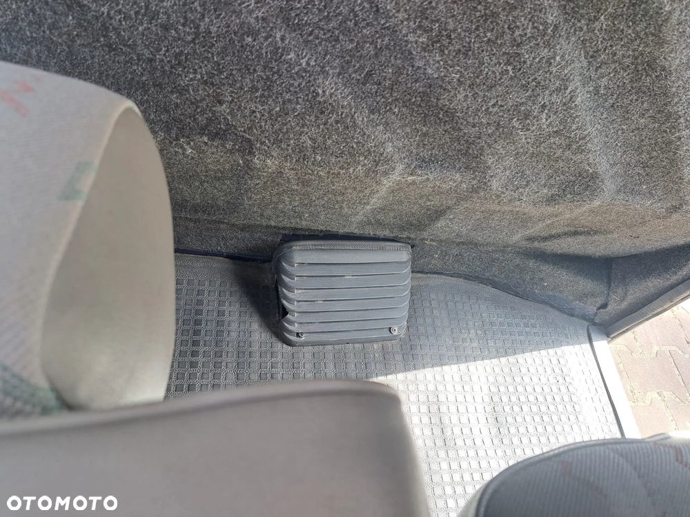 Volkswagen Caravelle - 15