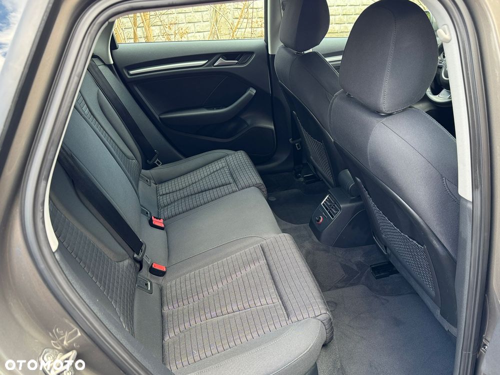 Audi A3 Sportback 2.0 TDI design - 30