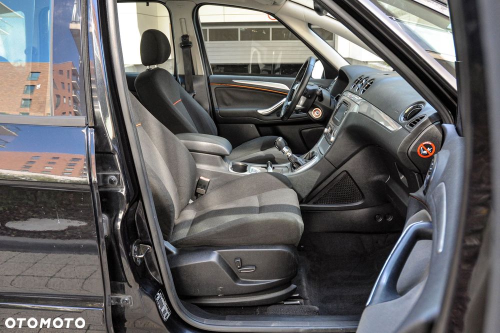 Ford S-Max - 11