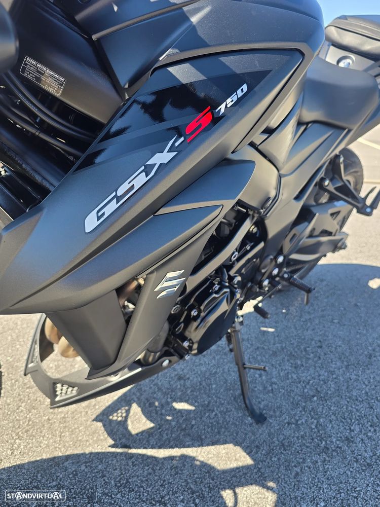 Suzuki GSX - 7
