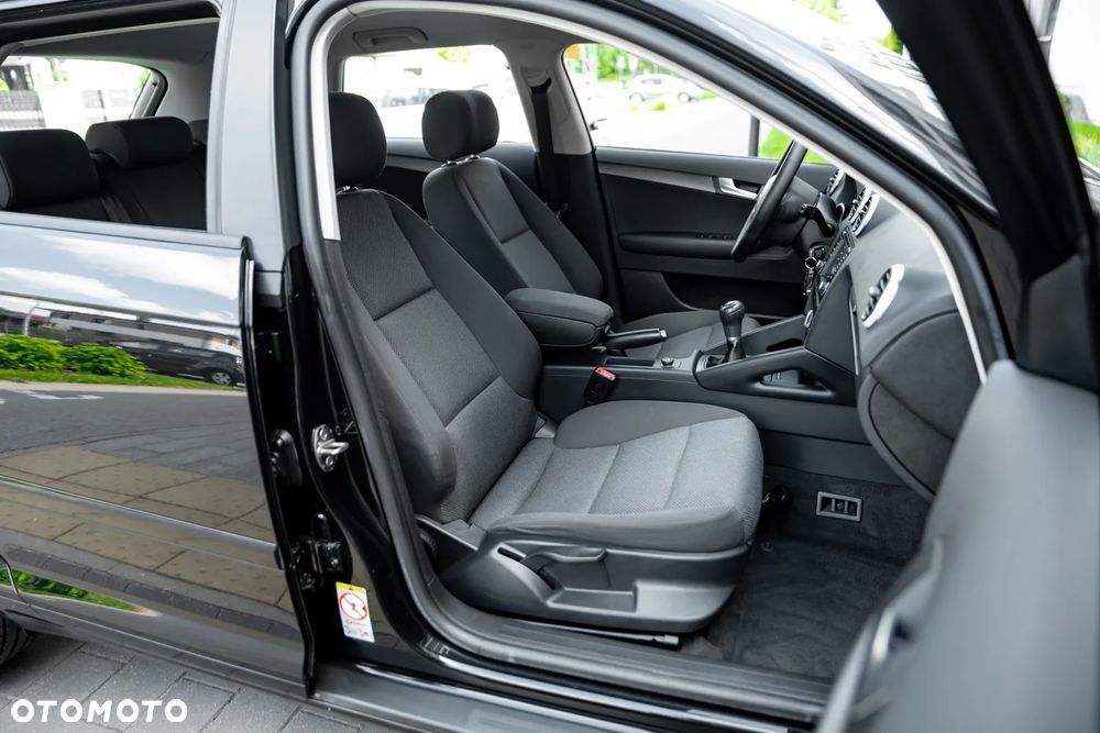 Audi A3 Sportback 1.6 Ambiente - 25