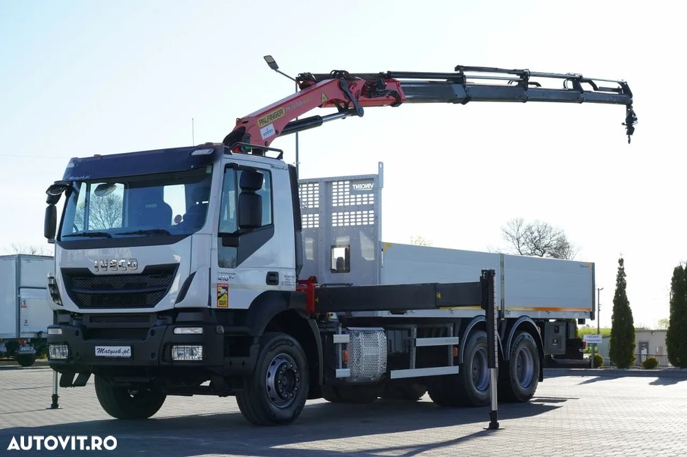 Iveco TRAKKER 410 / LIVRARE - 6,5 M + PALFINGER PK 19.001 SLD / PODEA RESISTENTĂ / 3 LOCURI / TELECOMANDĂ/ - 2