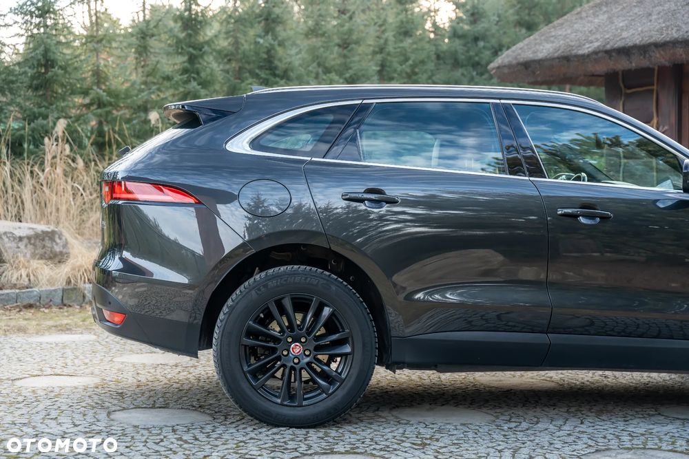 Jaguar F-Pace - 8