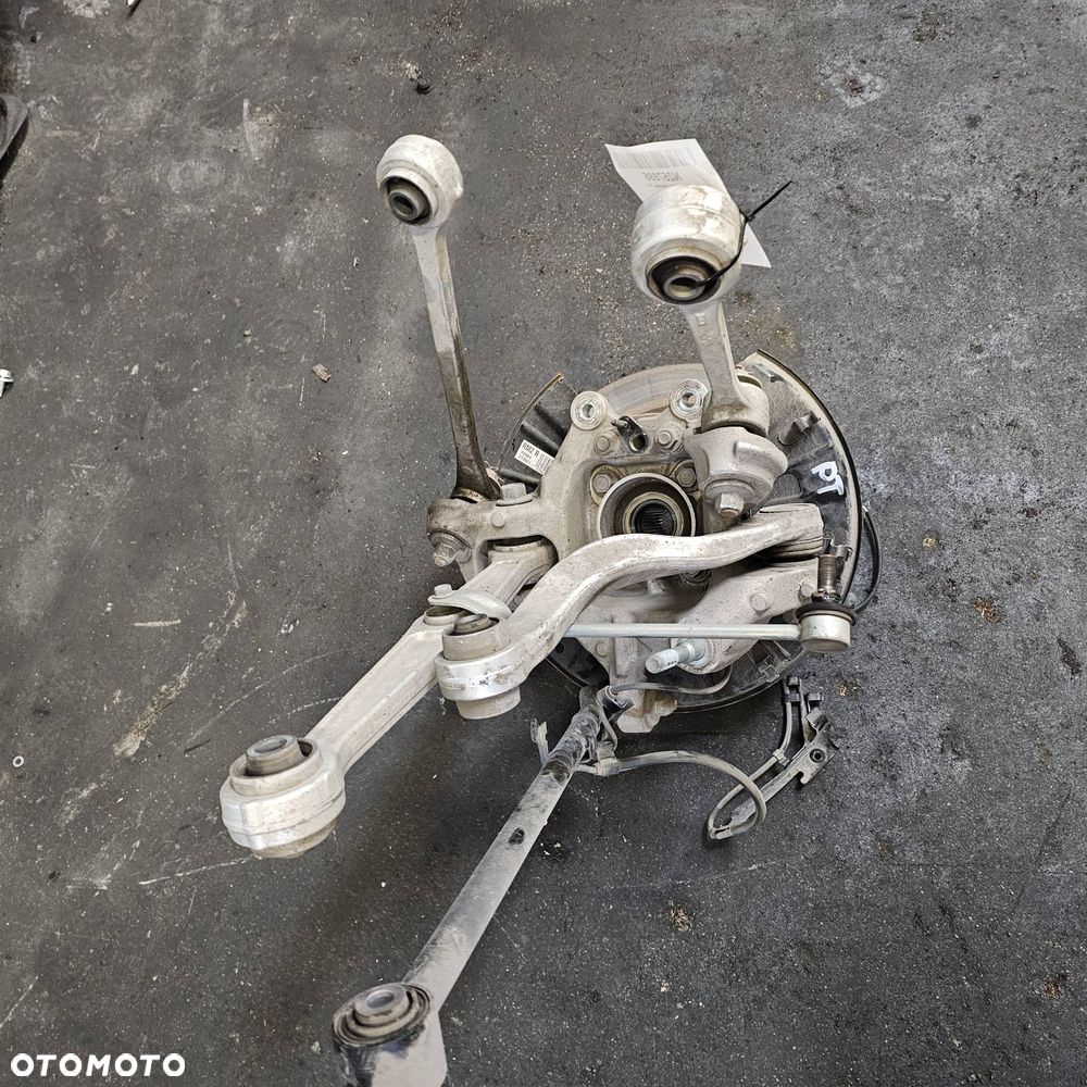 TOYOTA MIRAI II FCEV 2021 Zwrotnica prawa tylna - 4