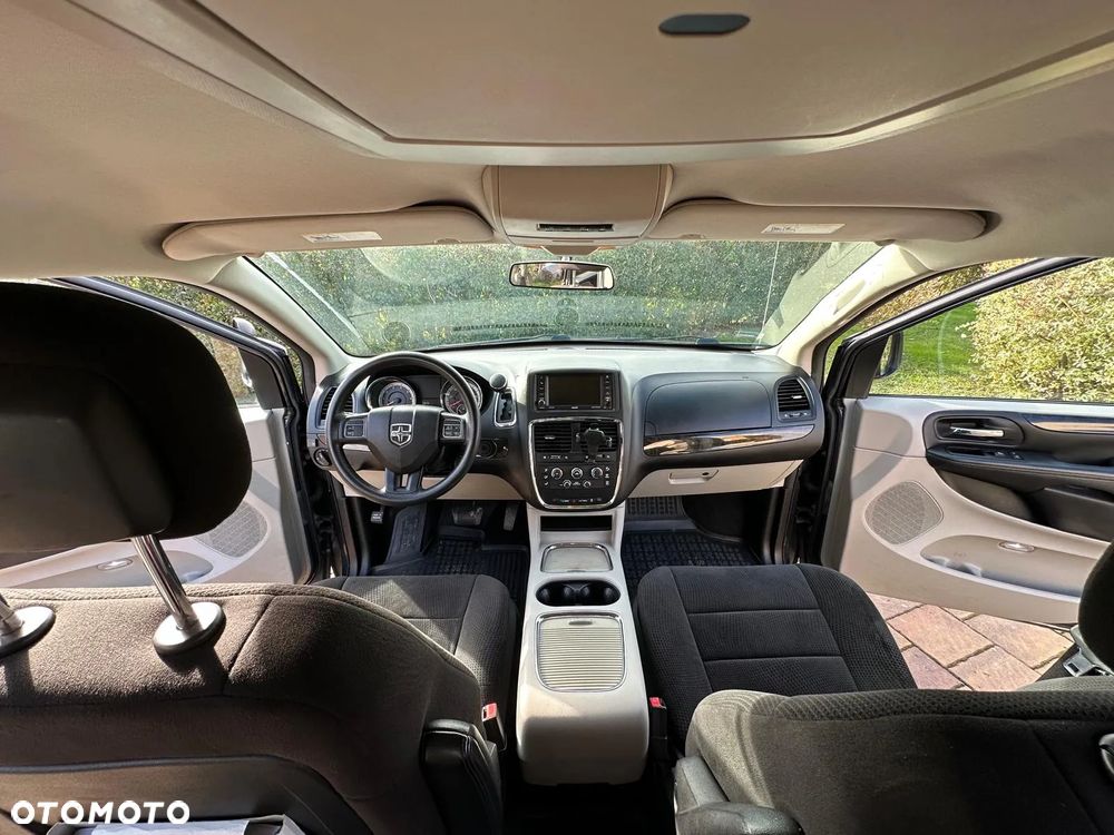 Dodge Grand Caravan - 8
