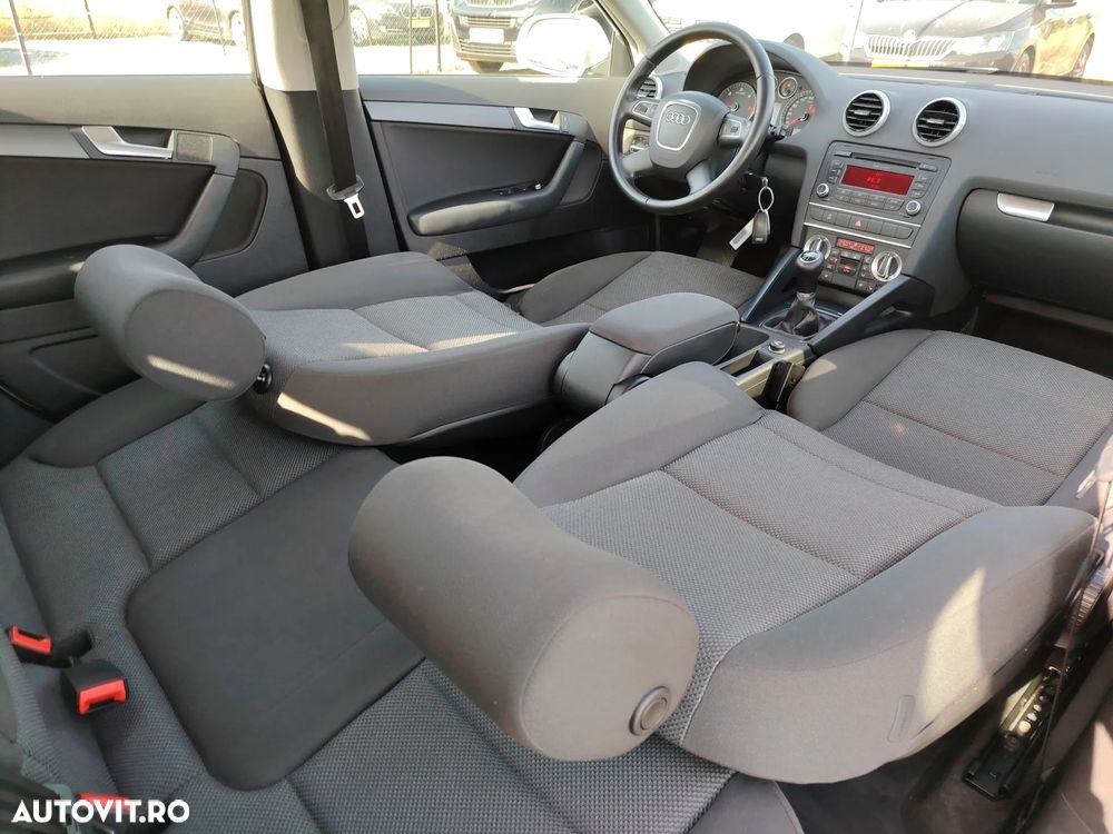 Audi A3 Sportback 1.6 TDI Ambiente - 5