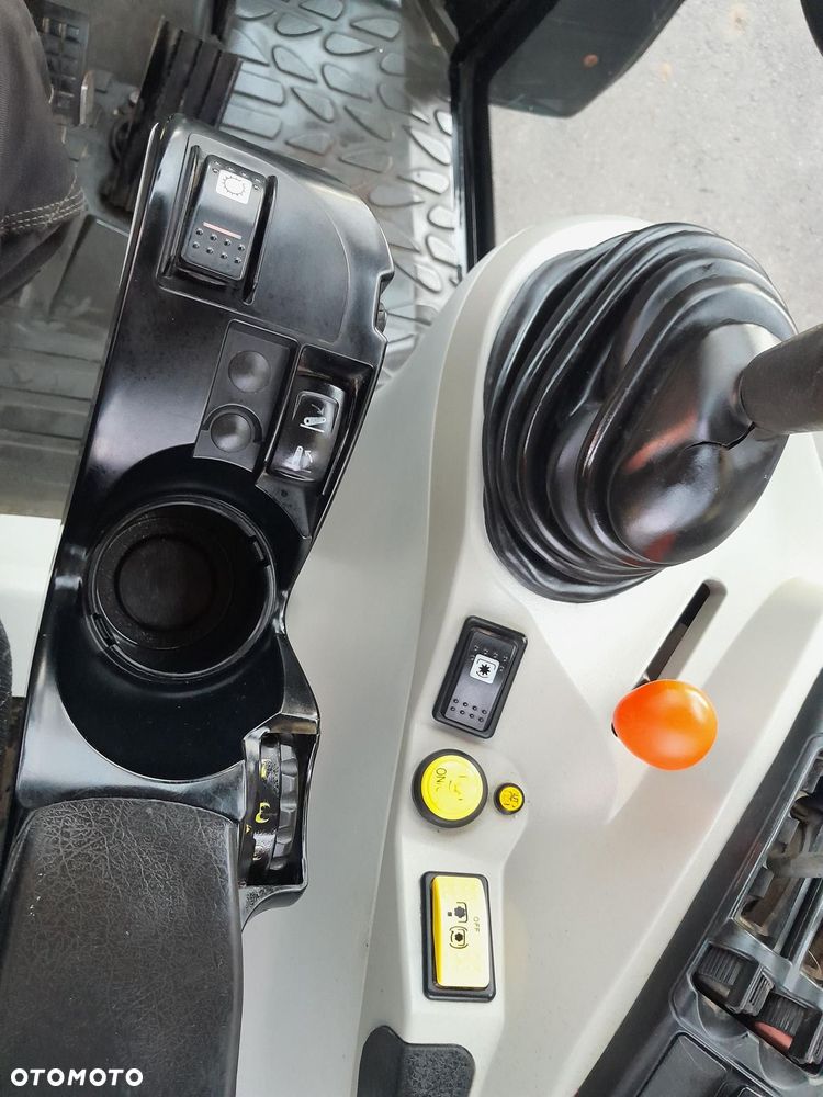 Massey Ferguson Massey Ferguson 6445-4 Dynashift Plus, ROK 2004 - 9