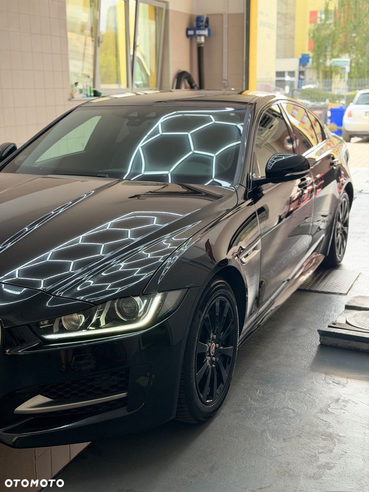 Jaguar XE 2.0 D AWD R-Sport - 13