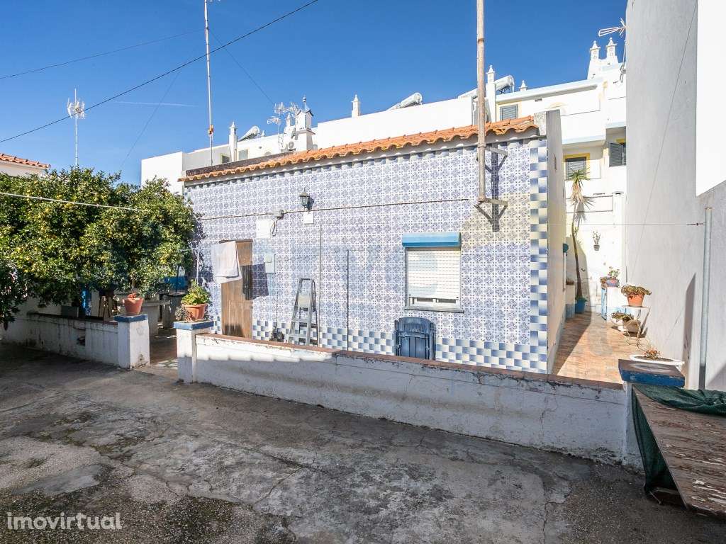 5 casas tradicionais e terreno à venda - Praia da Manta Rota, Algarve - Grande imagem: 4/47