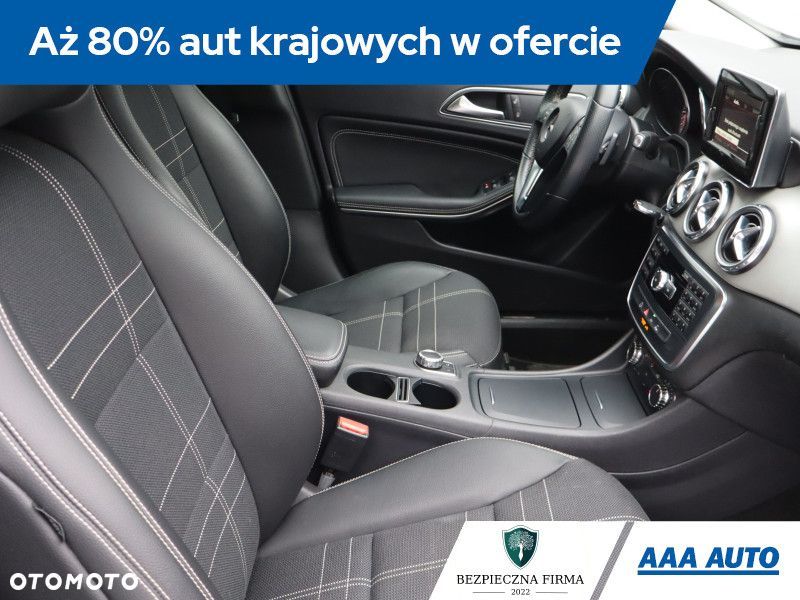 Mercedes-Benz GLA - 11