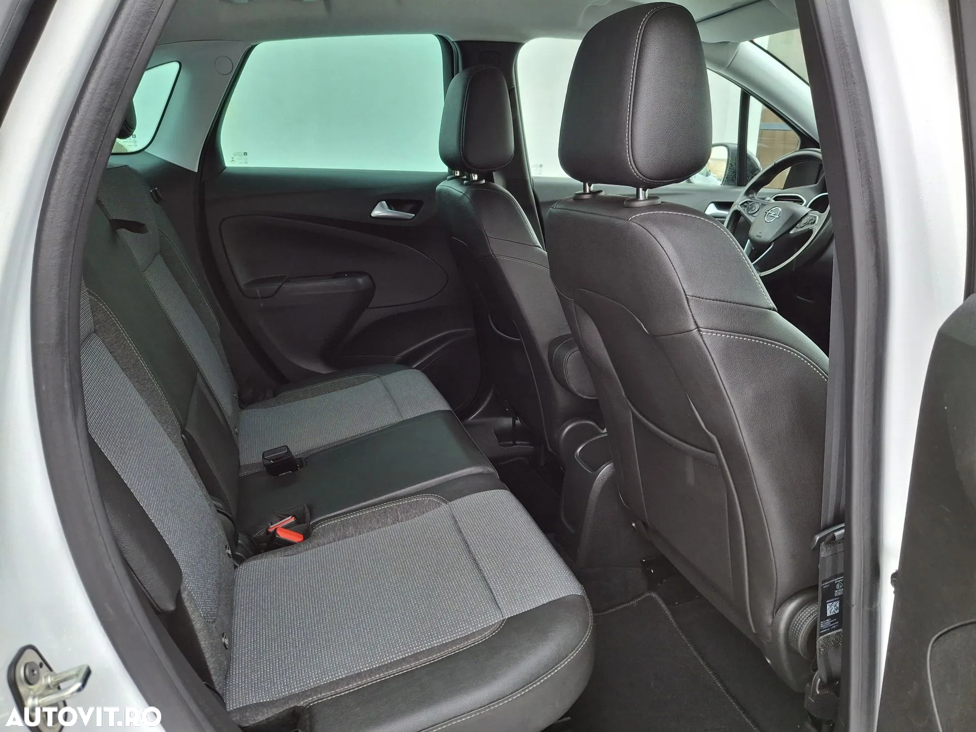 Opel Crossland 1.5 Diesel Business Elegance - 16