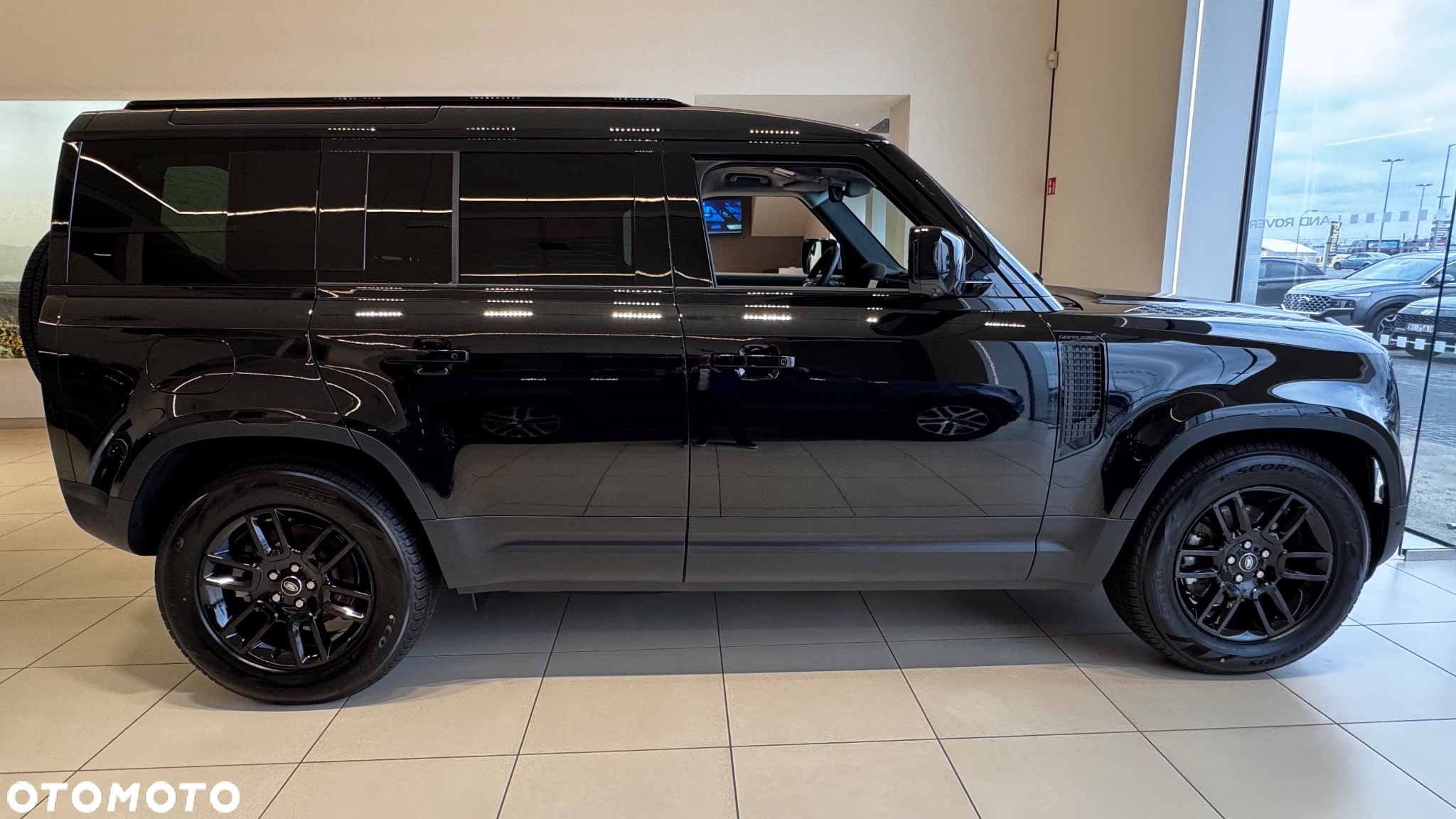 Land Rover Defender - 4