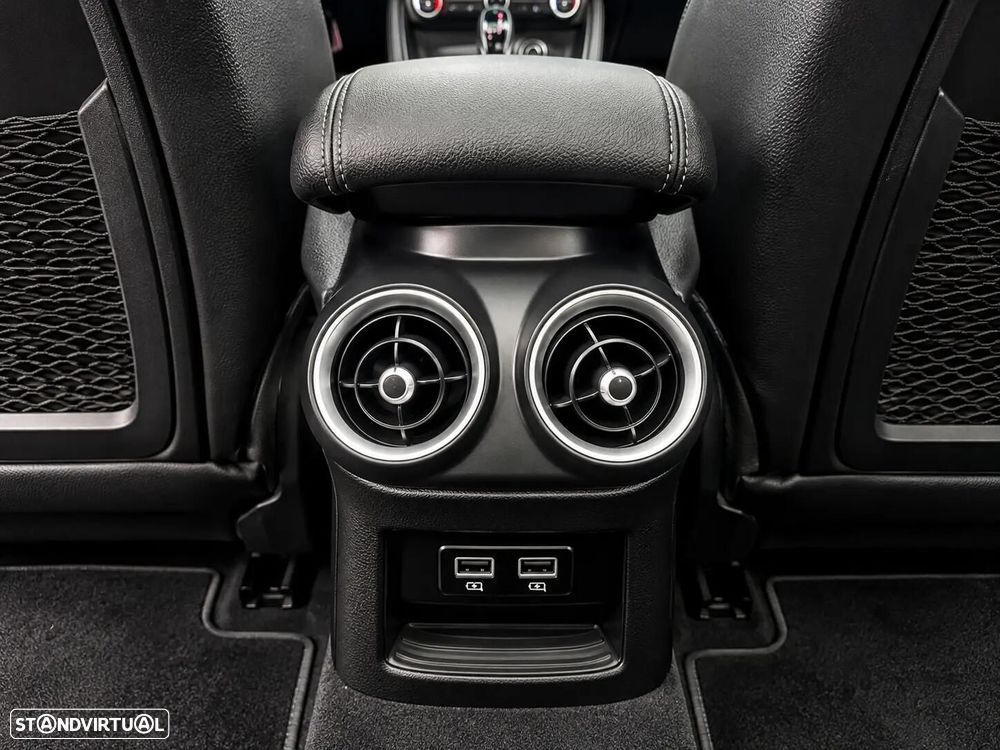 Alfa Romeo Stelvio - 18