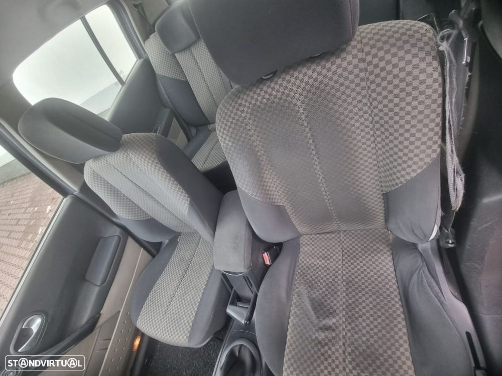 Renault Mégane 1.4 Pack - 8