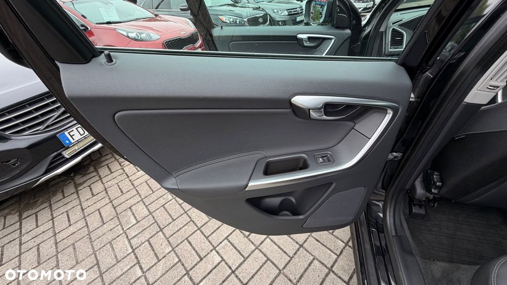 Volvo XC 60 D4 Momentum - 23