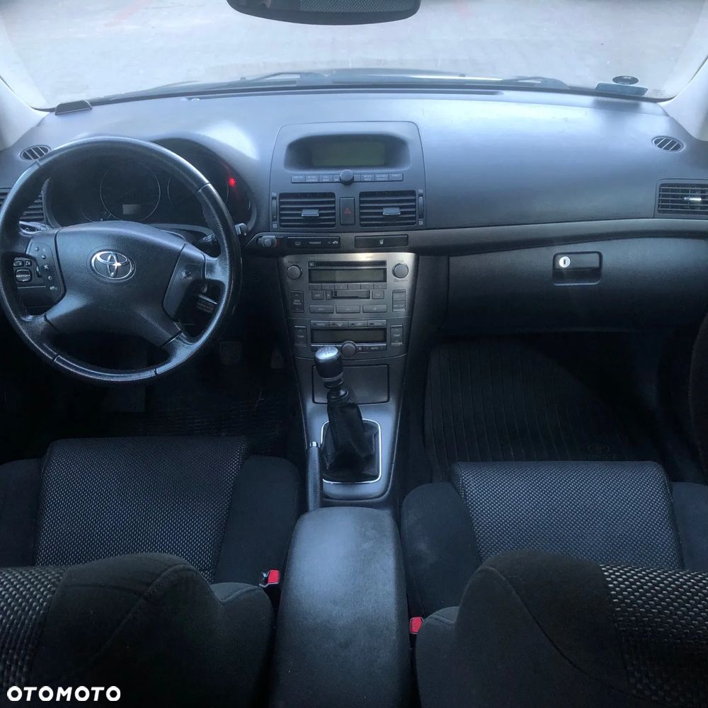 Toyota Avensis 2.2 D-4D Sol - 4