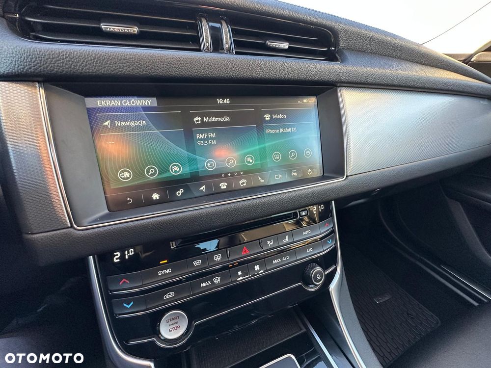 Jaguar XF 25t Prestige - 22