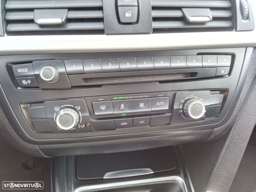 BMW 318 d Line Sport - 16