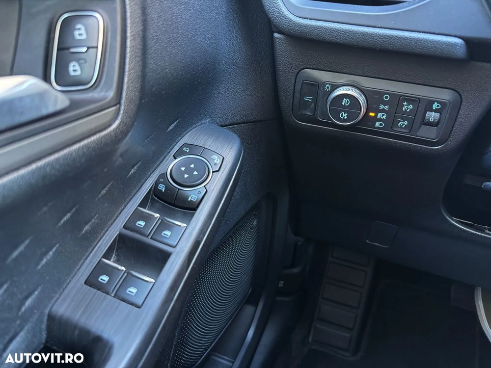 Ford Kuga 2.0 EcoBlue 4x4 Aut. TITANIUM - 31