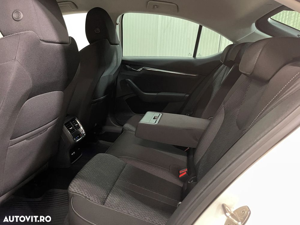 Skoda Octavia 2.0 TDI DSG Style - 12