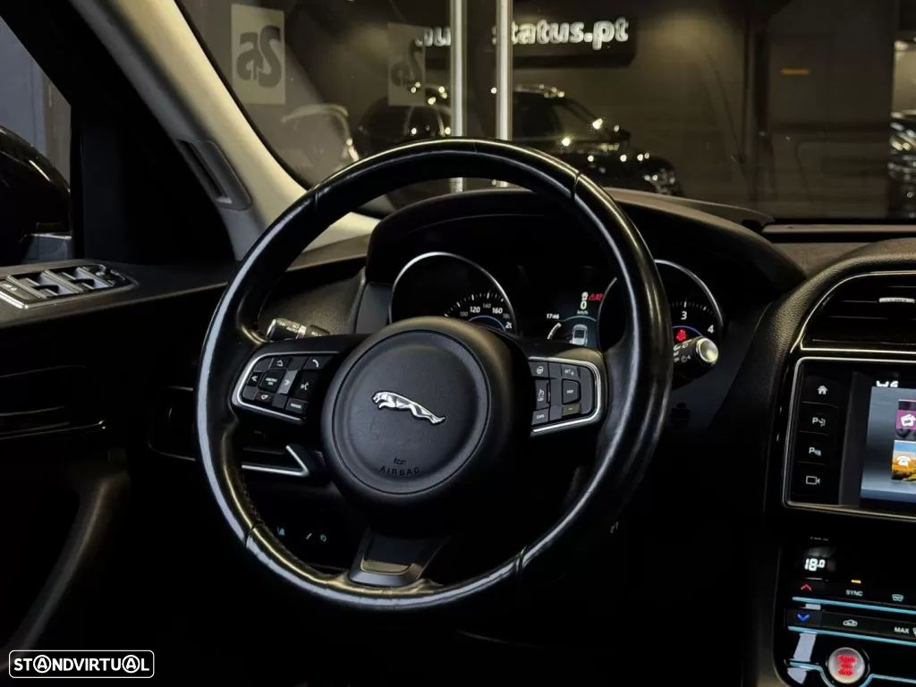 Jaguar F-Pace - 38