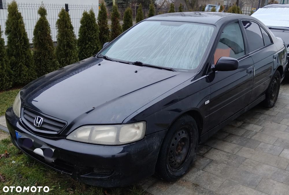 Honda Accord 1.8i LS - 2