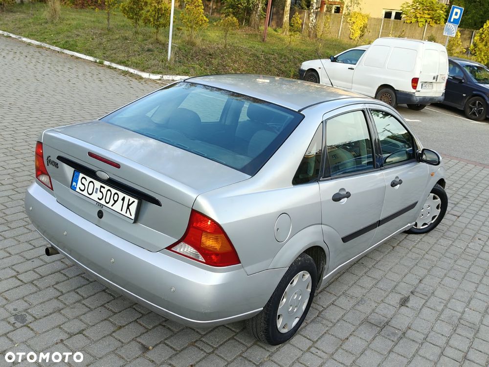 Ford Focus 1.6 Ghia - 25