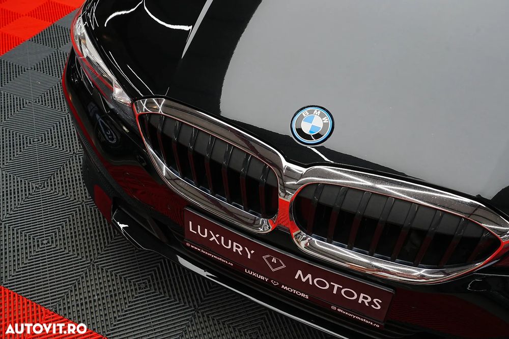 BMW Seria 3 330e Aut. Sport Line - 23
