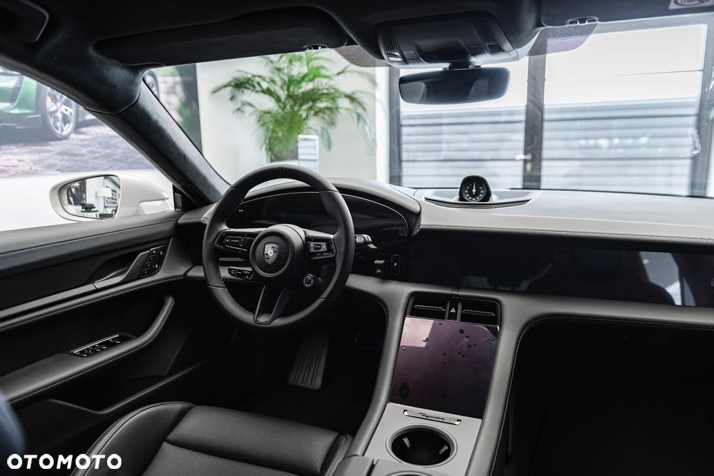 Porsche Taycan - 28