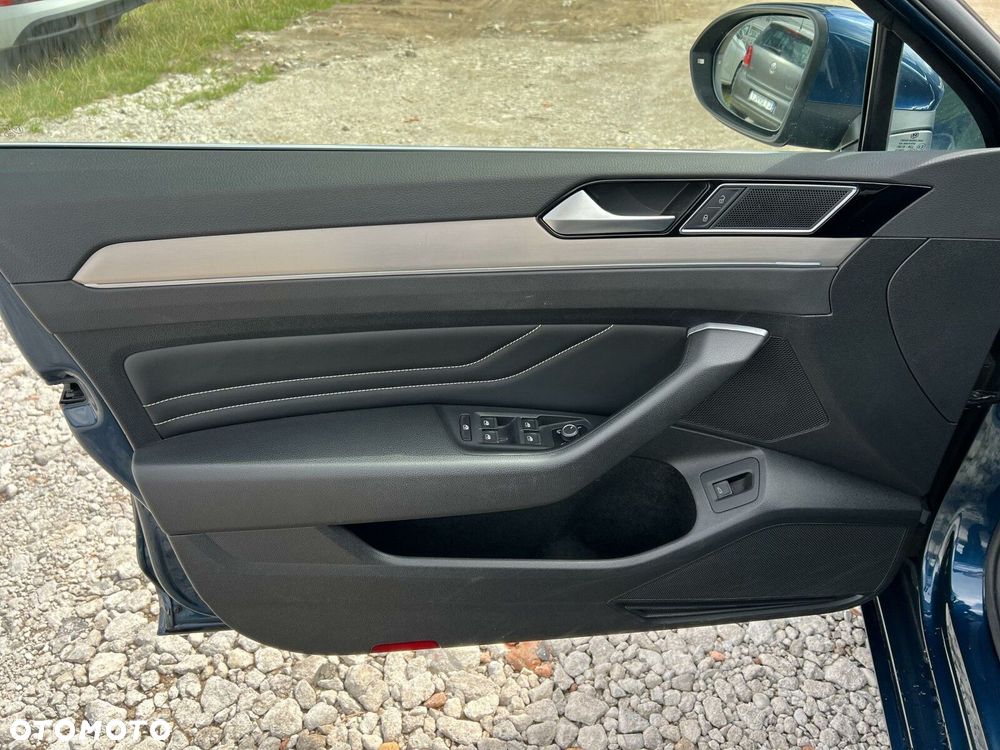 Volkswagen Passat - 19