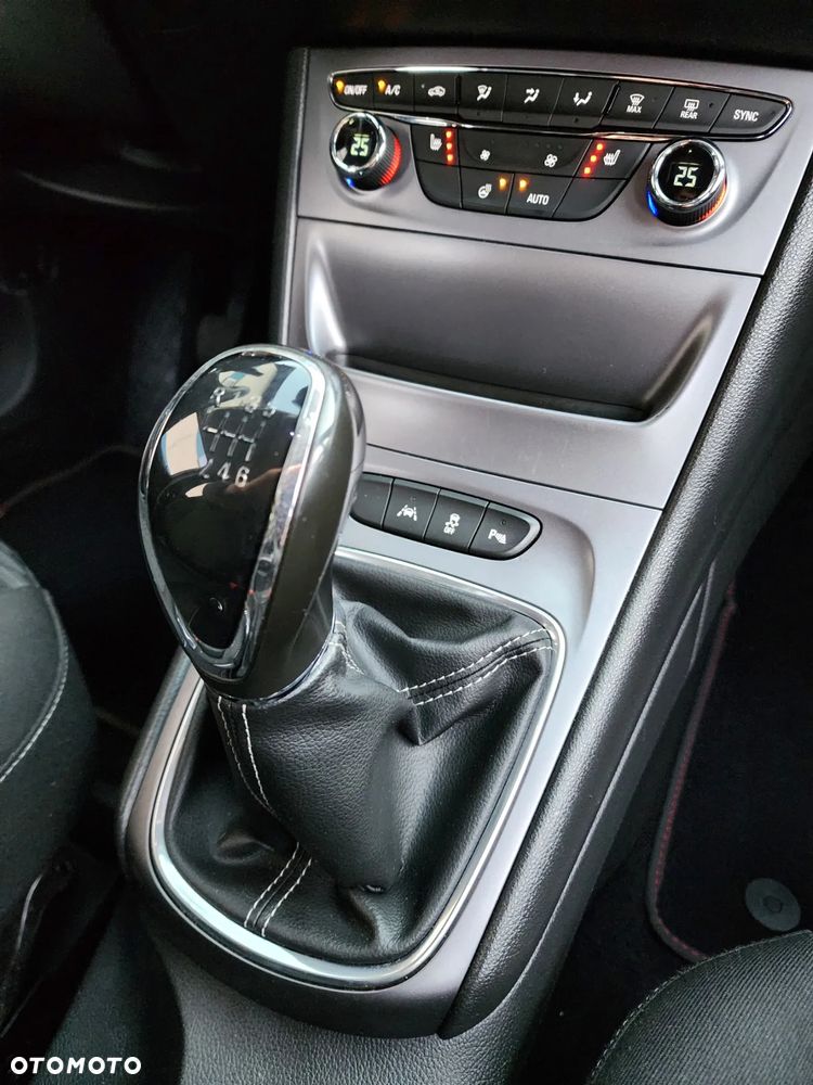 Opel Astra 1.4 Turbo Edition - 19