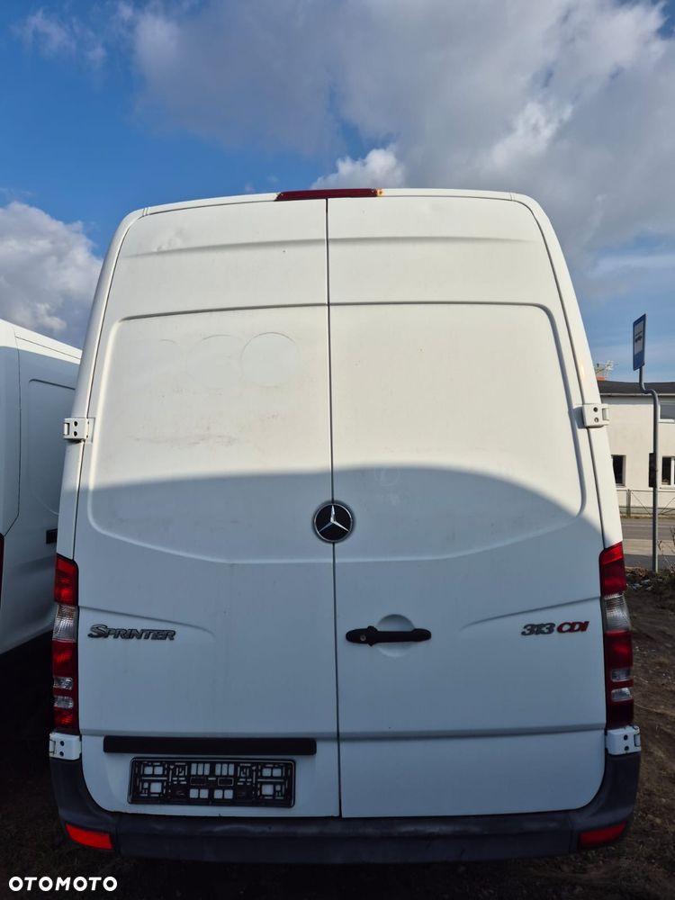 Mercedes-Benz Sprinter - 4