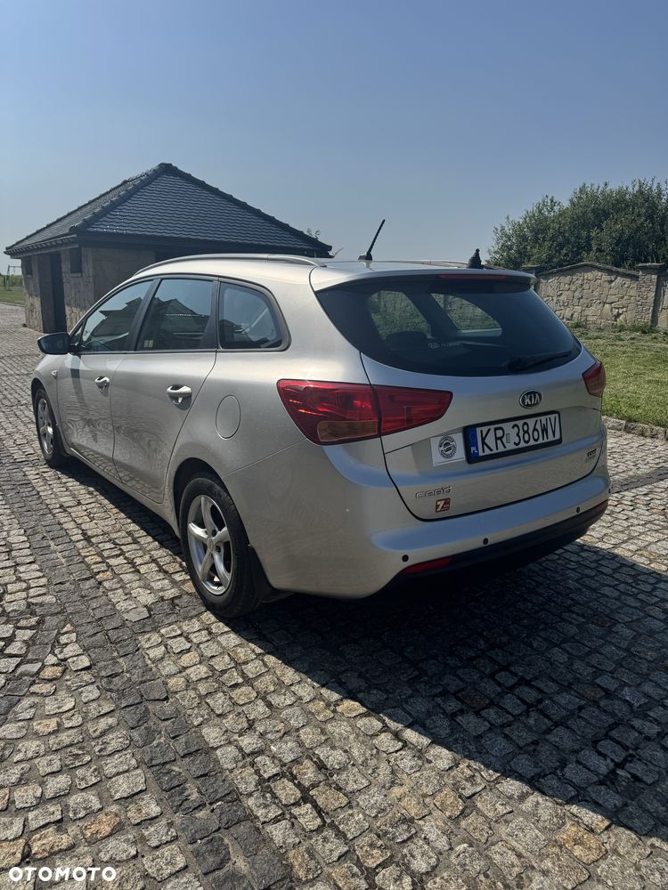 Kia Ceed - 4