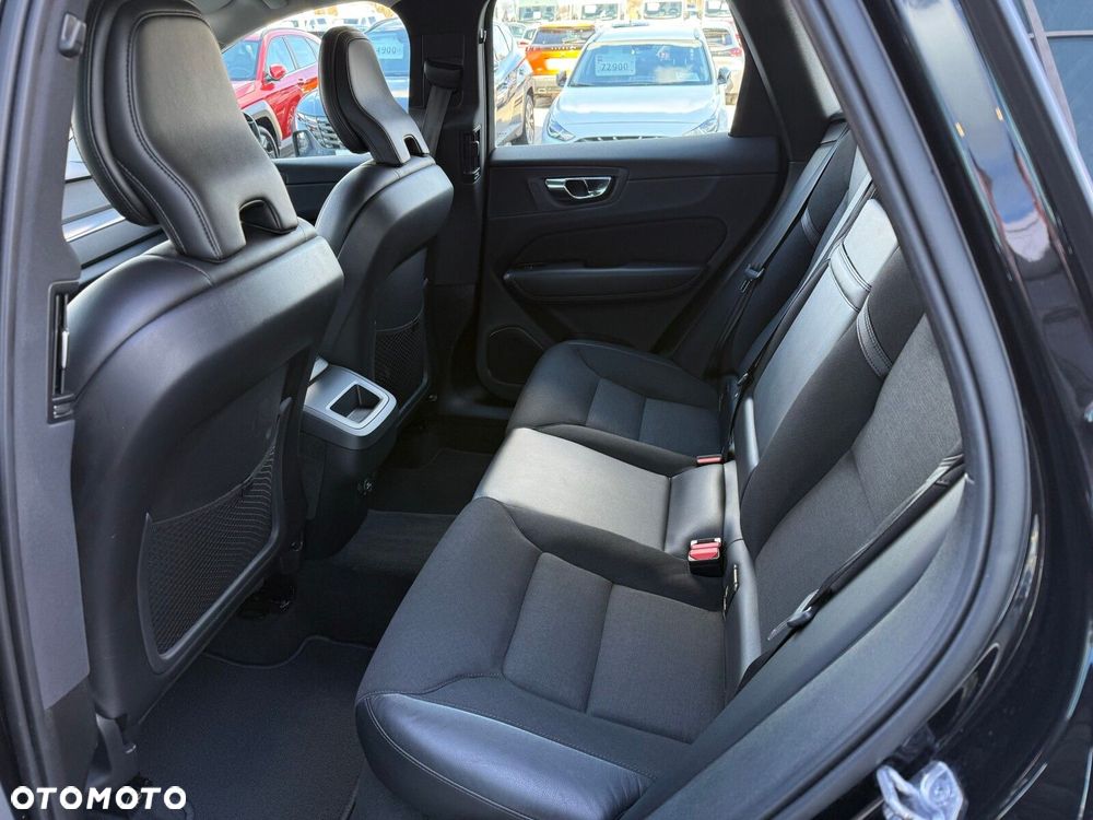Volvo XC 60 T4 Momentum Pro - 11