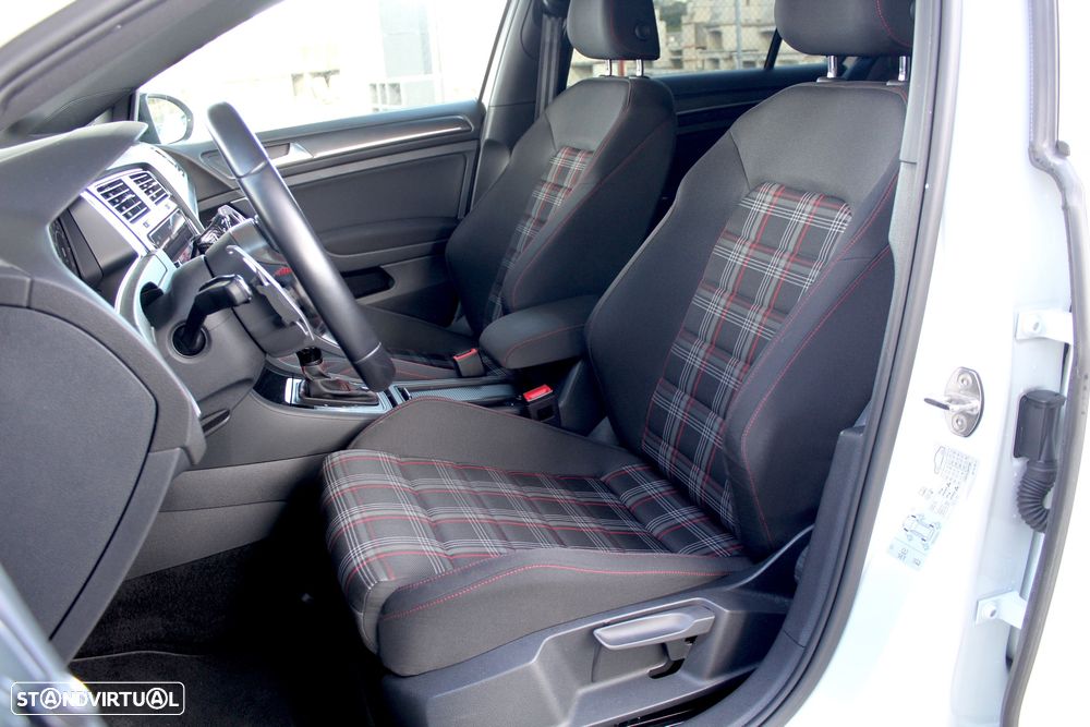 VW Golf 2.0 TSI GTI DSG - 7