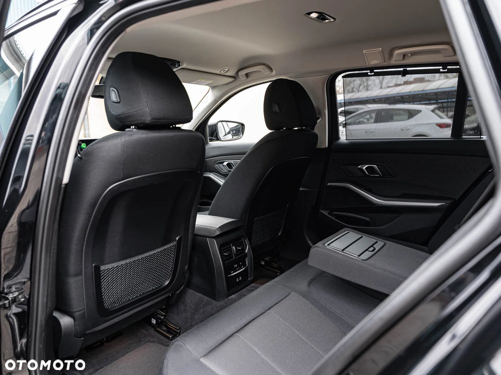 BMW Seria 3 318d - 28