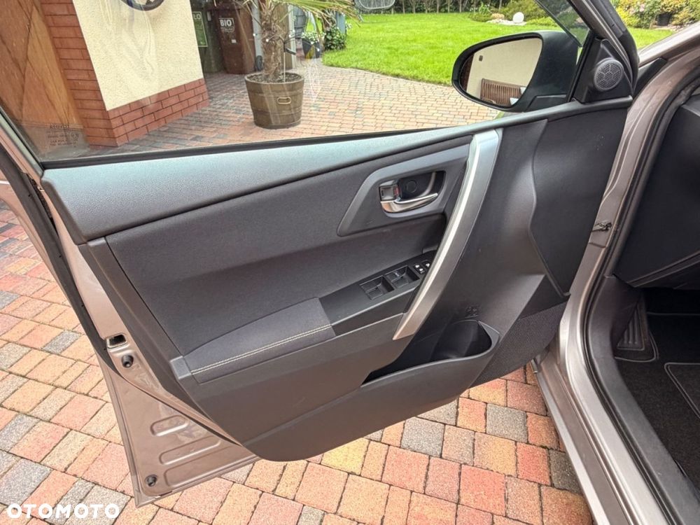 Toyota Auris Hybrid 135 Premium - 12
