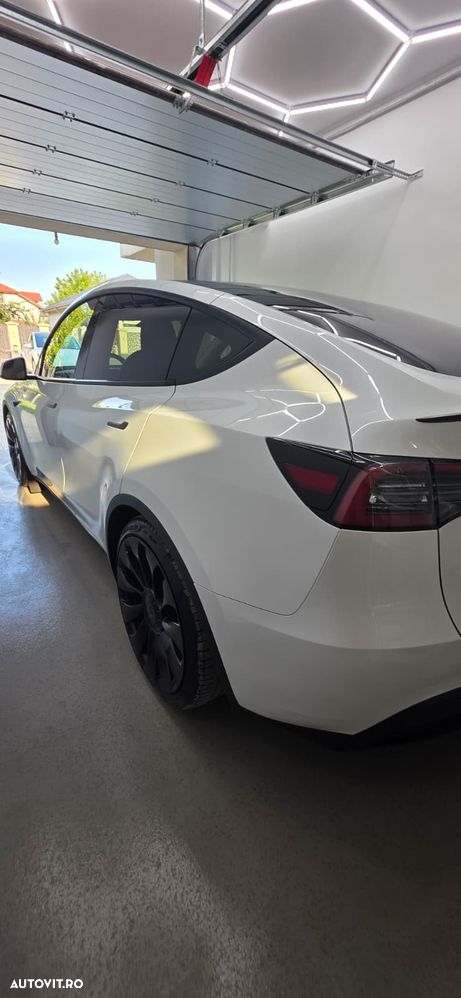 TESLA Model Y 2023 — imagine 33