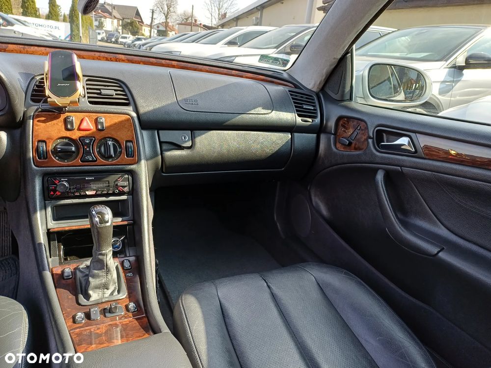 Mercedes-Benz CLK - 22