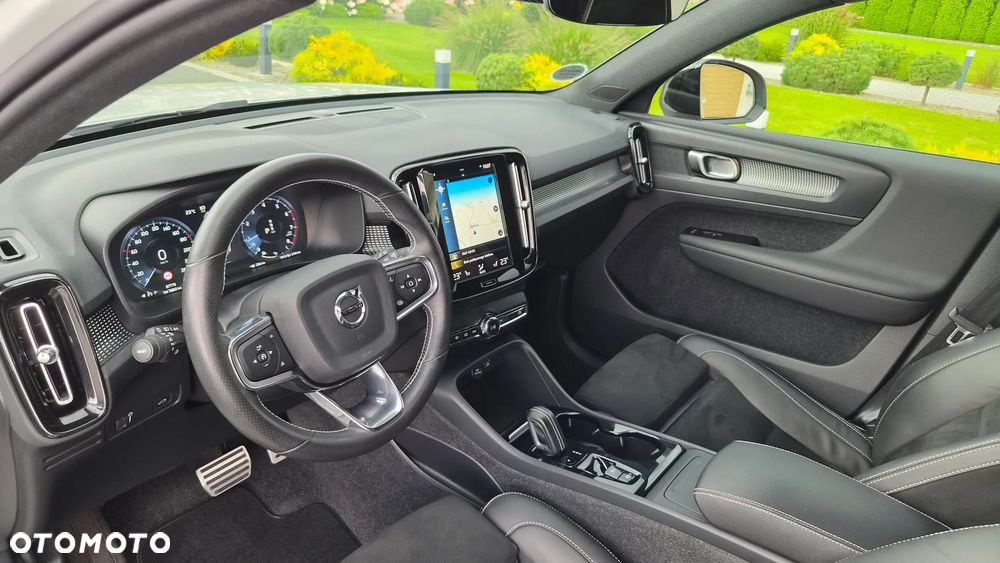 Volvo XC 40 T3 Geartronic Momentum Pro - 18