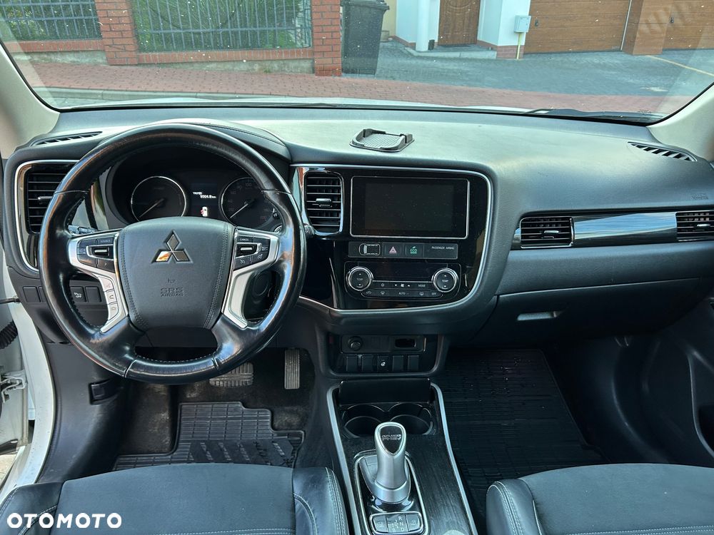 Mitsubishi Outlander - 9