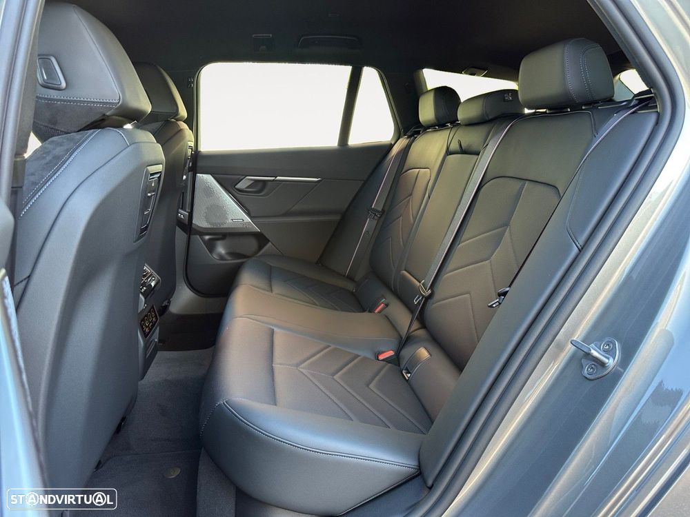 BMW i5 Touring eDrive40 - 14
