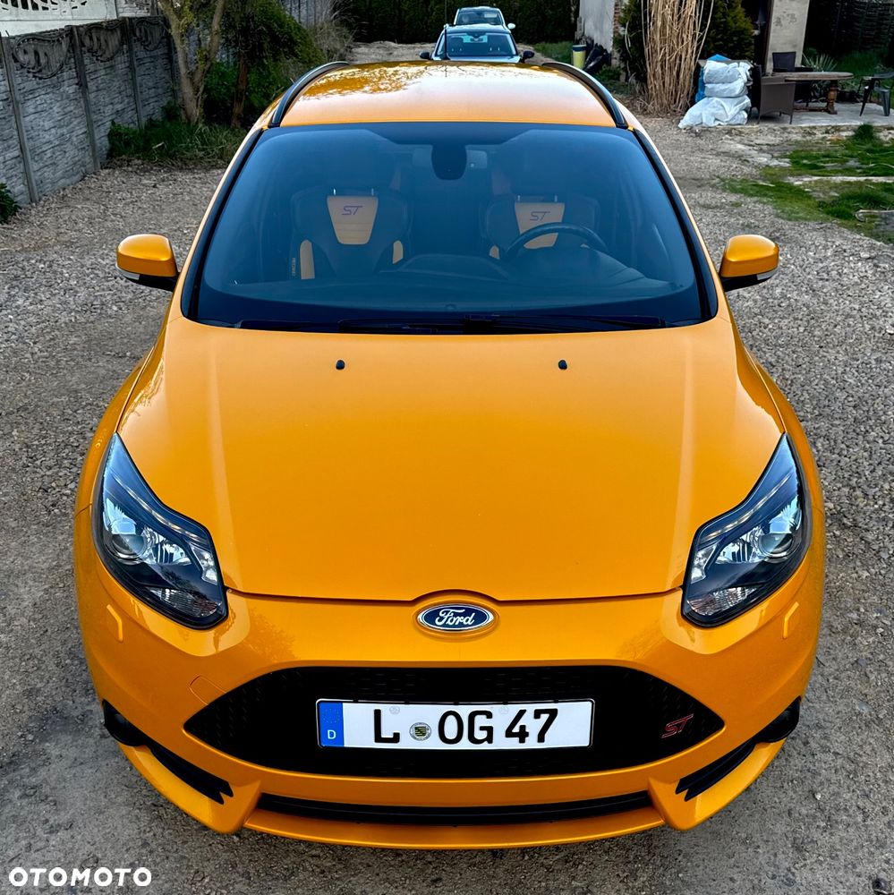 Ford Focus 2.0 EcoBoost ST mit Leder-Sport-Paket - 1