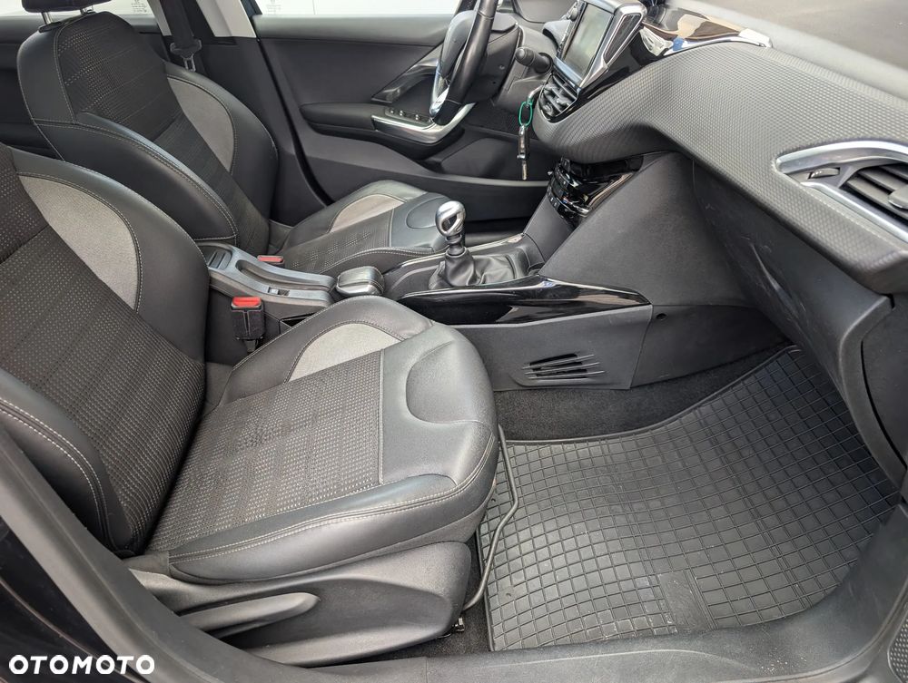 Peugeot 2008 1.2 Pure Tech Allure S&S - 22