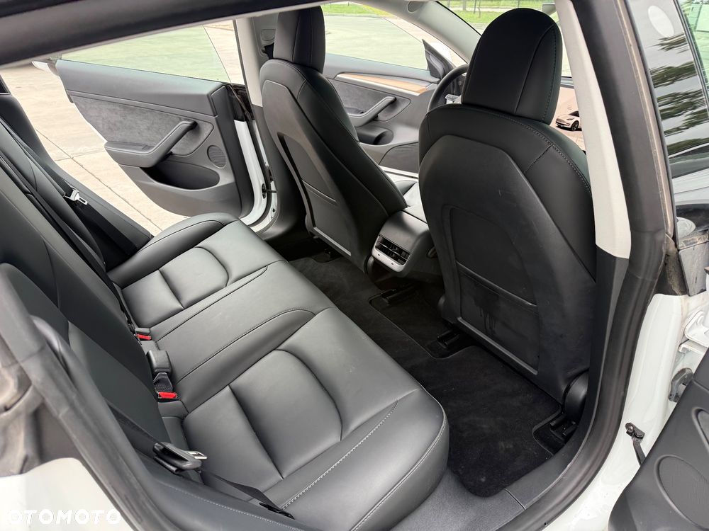 Tesla Model 3 - 16