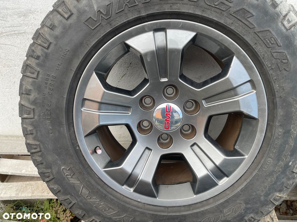 P8 GMC YUKON XL IV 2015 - FELGI OPONY KOŁA 84227881 18 8.5J ET24 275 65 - 5