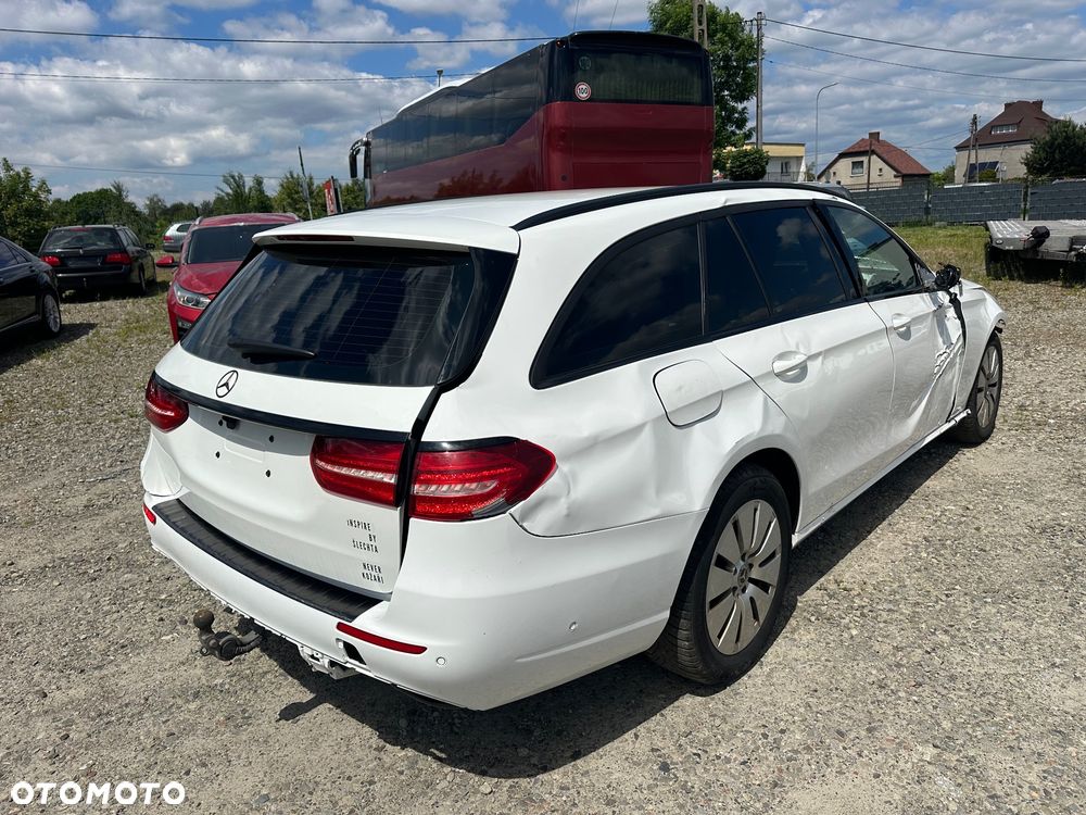Mercedes-Benz Klasa E 220 d 4Matic 9G-TRONIC Avantgarde - 3