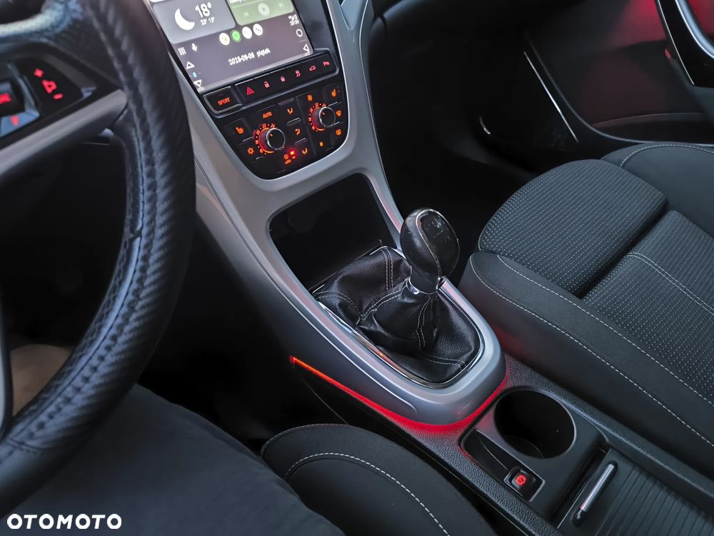 Opel Astra 1.6 Turbo Cosmo - 21