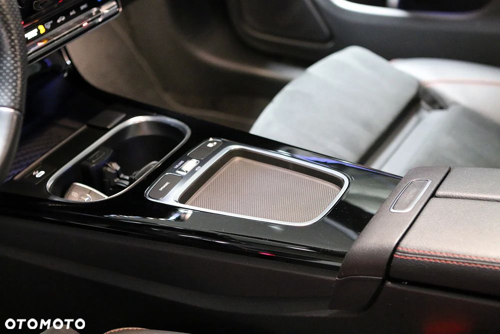 Mercedes-Benz CLA 250 AMG Line 7G-DCT - 23