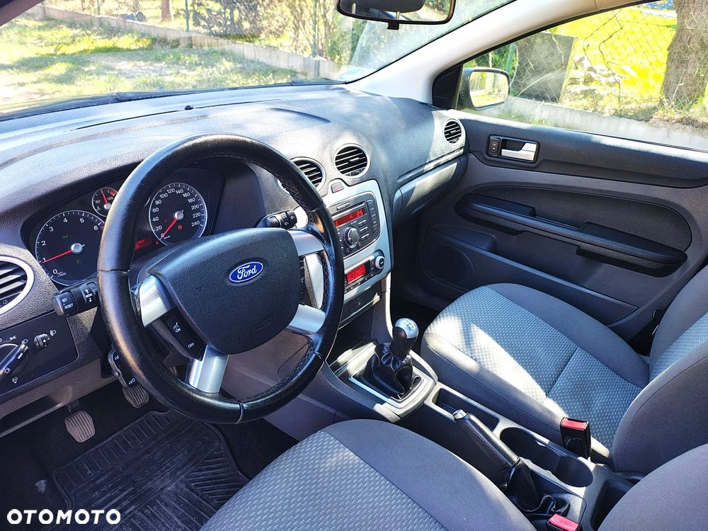 Ford Focus 1.6 16V Ghia - 27
